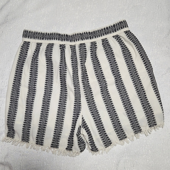 LANE BRYANT 14/16 Black and White Striped Women's Shorts - Picture 2 of 7